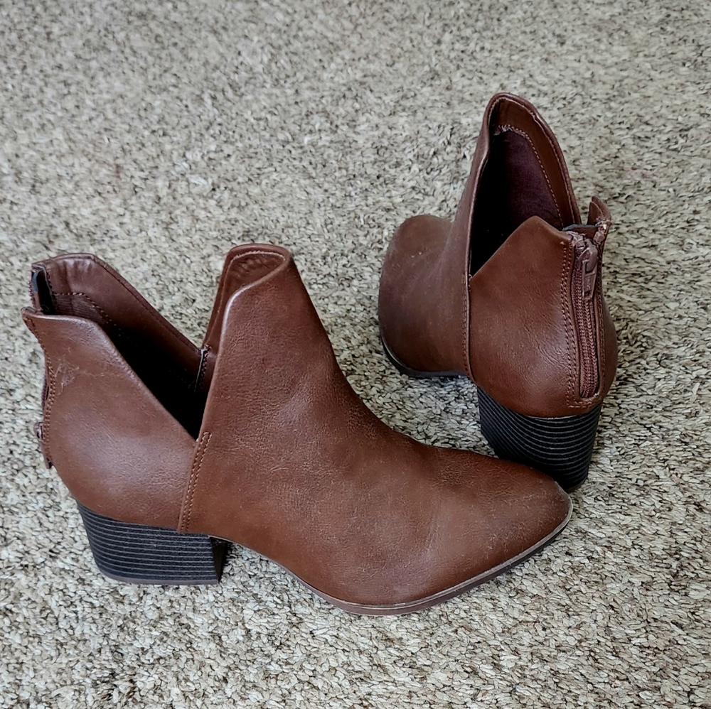 SO brown ankle boots